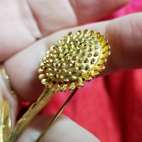 Relisted -Vintage flower brooch zinnia sunflower pin floral gold tone - Picture 5 of 8